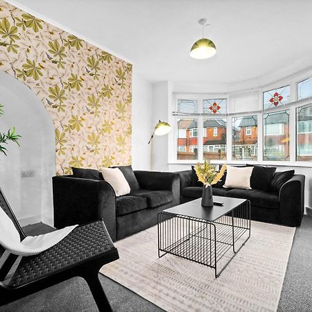 Stylish 3 Bedroom House - Parking - Garden - Great Barr - Netflix - Top Rated -121J Birmingham Bagian luar foto