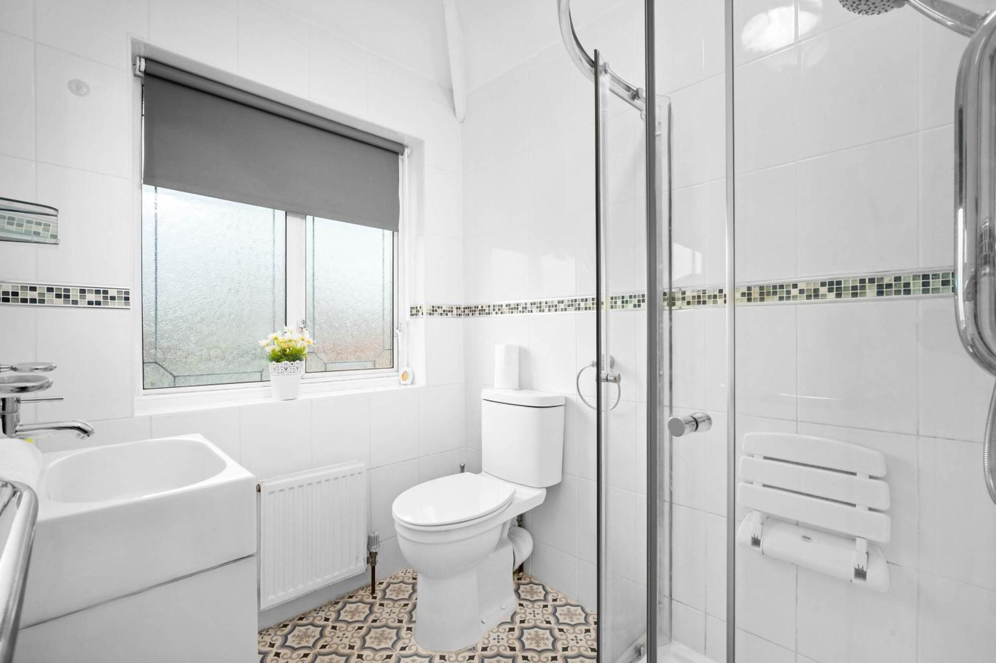 Stylish 3 Bedroom House - Parking - Garden - Great Barr - Netflix - Top Rated -121J Birmingham Bagian luar foto